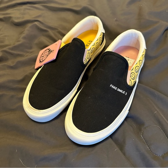 Straye “Fake Smile” limited edition slip ons - Picture 2 of 6
